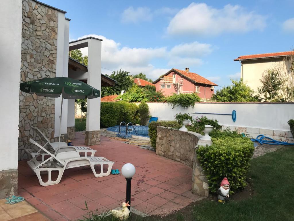 A garden outside Villa Vladi Balchik