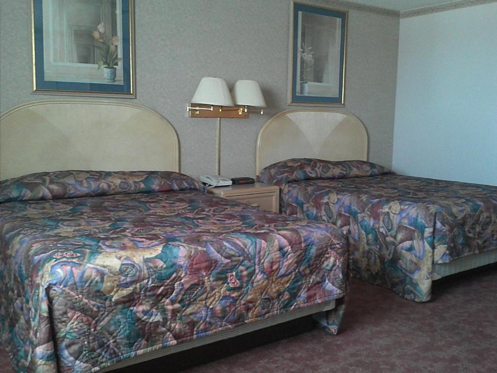 Postel nebo postele na pokoji v ubytování Empire Inn