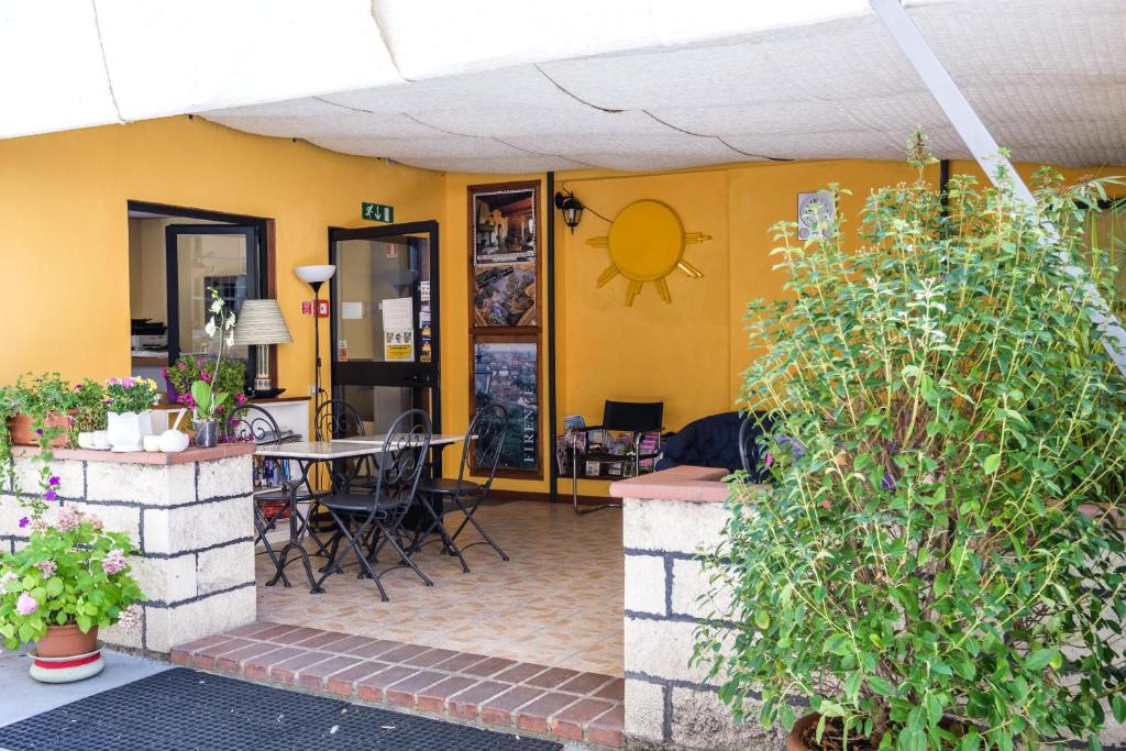 Patio alebo iná vonkajšia časť ubytovania Hotel Firenze 2000