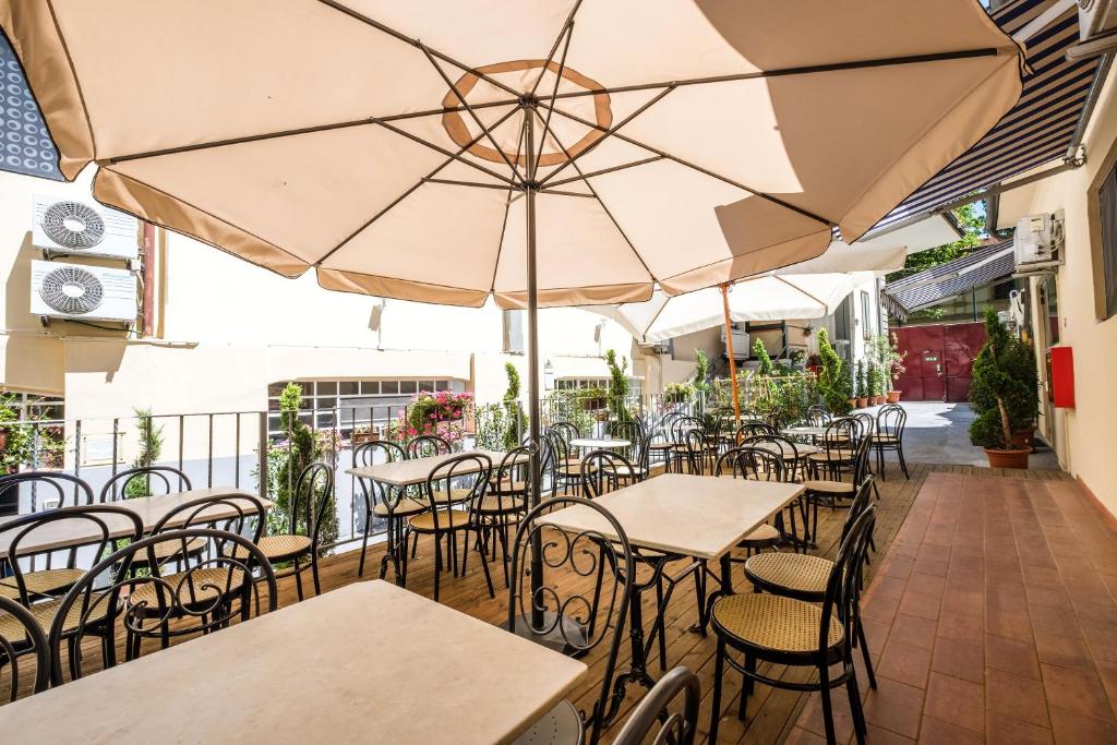 Reštaurácia alebo iné gastronomické zariadenie v ubytovaní Hotel Firenze 2000