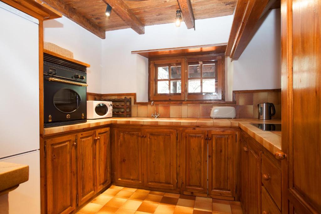 Kuchyň nebo kuchyňský kout v ubytování Tarter Chalets Apartaments