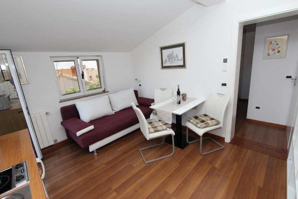 Apartments Tanja - One-Bedroom Apartment With Balcony