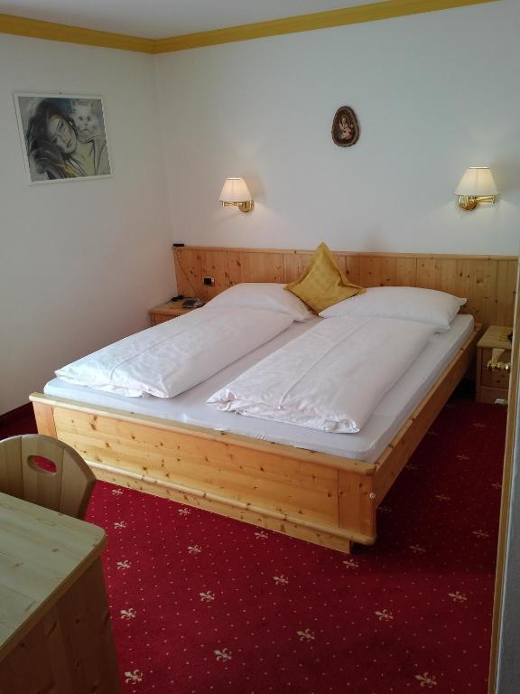 Łóżko lub łóżka w pokoju w obiekcie Garni Waltoy