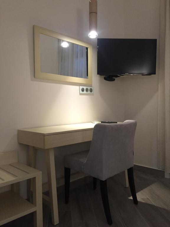 Televízia a/alebo spoločenská miestnosť v ubytovaní Klities Guest House