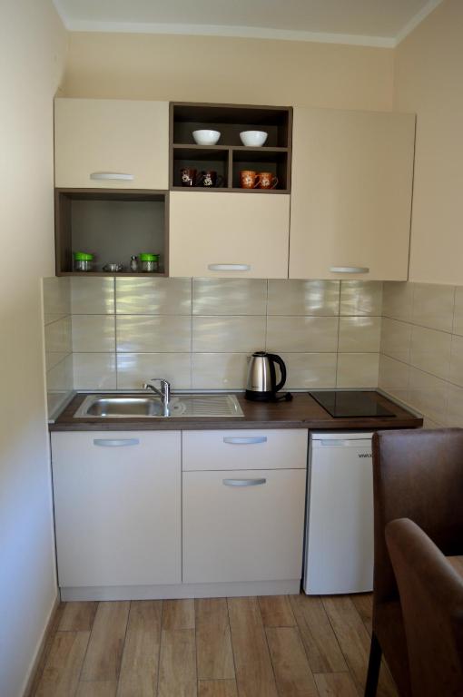 Kuchyň nebo kuchyňský kout v ubytování Apartments MM
