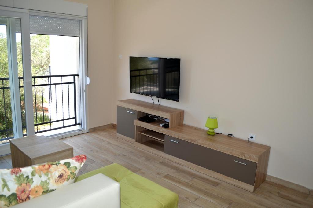 TV a/nebo společenská místnost v ubytování Apartments MM