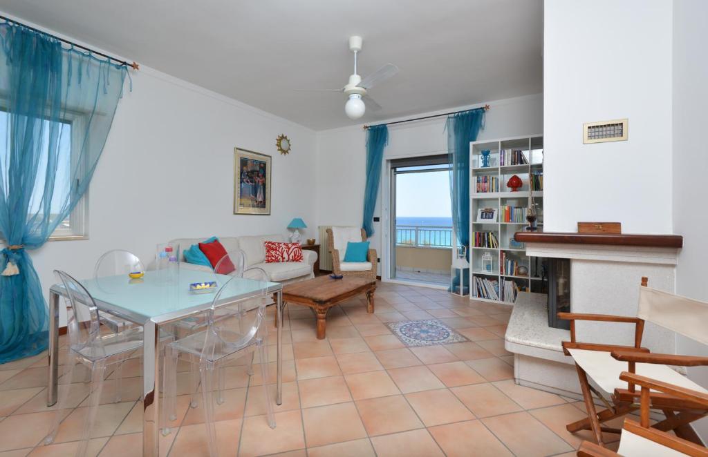 A seating area at Appartamento Via Salento Gallipoli