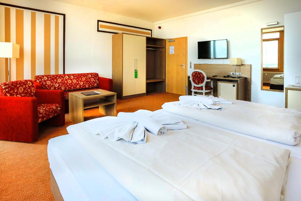 Postel nebo postele na pokoji v ubytování Hiddenseer Hotel