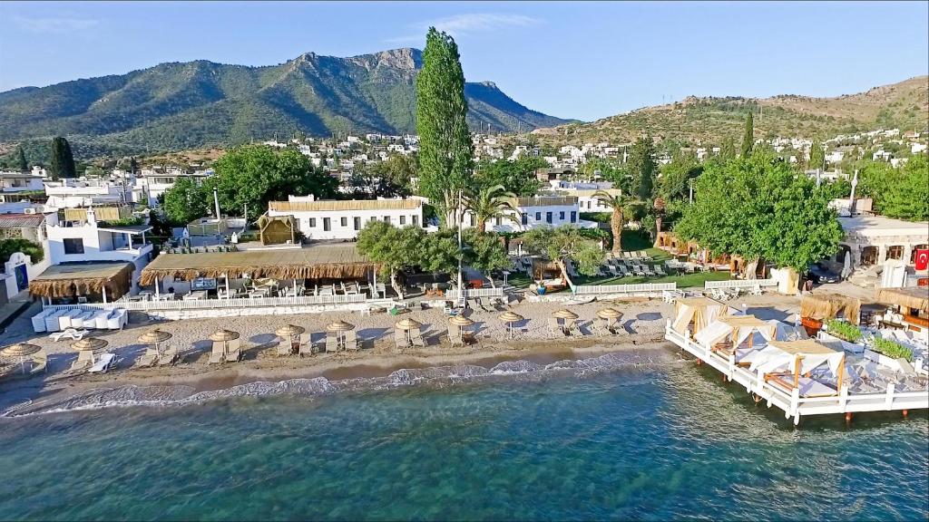 古托克布庫的住宿－Daphnis Hotel，水上度假村的空中景观