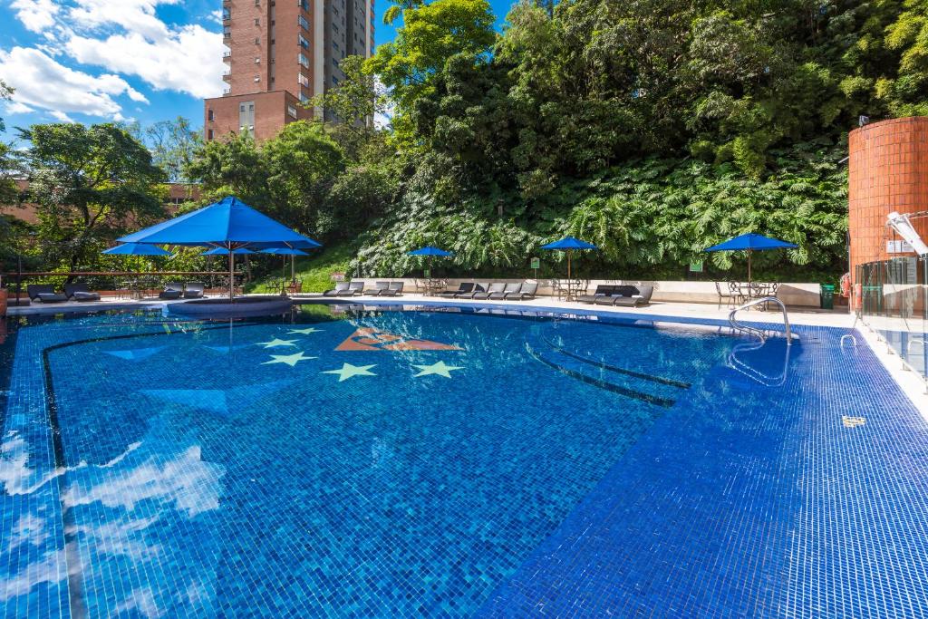 Bazén v ubytování Hotel Dann Carlton Belfort Medellin nebo v jeho okolí