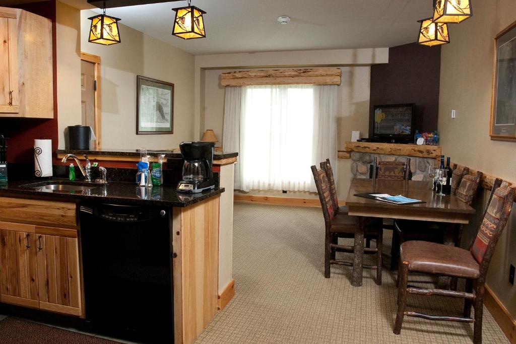 Hope Lake Lodge & Indoor Waterpark - Suite Met Twee Slaapkamers