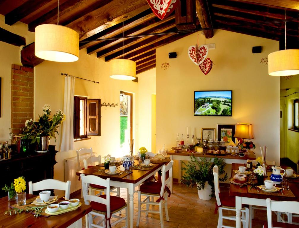 TV a/nebo společenská místnost v ubytování Agriturismo Sant'illuminato