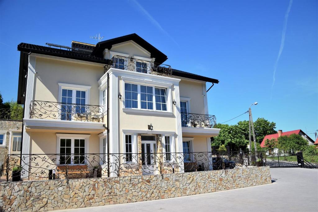 Willa Różana - Apartamenty i Pokoje Gościnne - 8