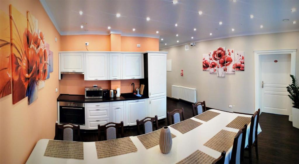 Willa Różana - Apartamenty i Pokoje Gościnne - 3