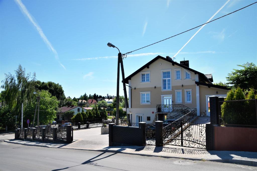 Willa Różana - Apartamenty i Pokoje Gościnne - 11