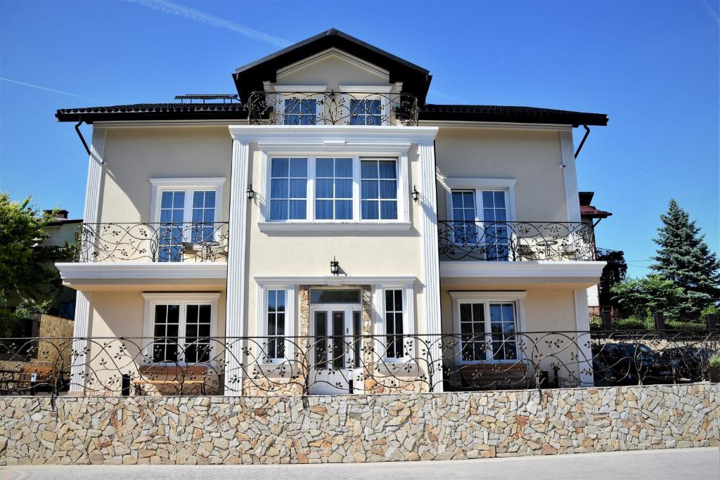 Willa Różana - Apartamenty i Pokoje Gościnne - 4