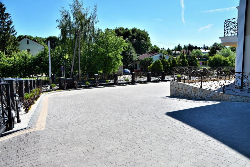 Willa Różana - Apartamenty i Pokoje Gościnne - 10