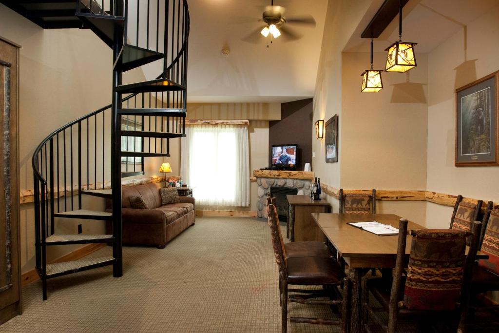 Hope Lake Lodge & Indoor Waterpark - Deluxe Suite Met Spa -bad
