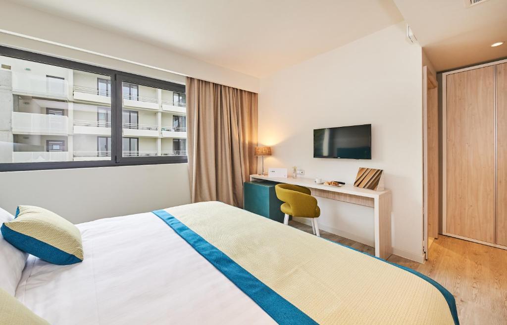 TV a/nebo společenská místnost v ubytování Hotel Sipar Plava Laguna