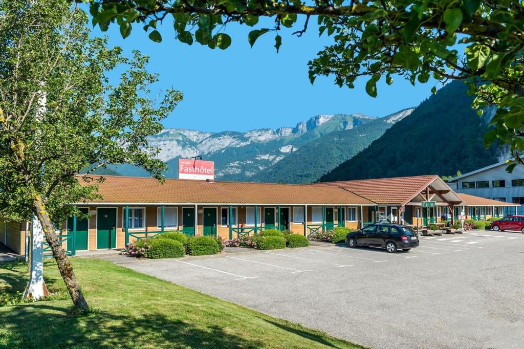 Nespecifikovaný výhled na hory nebo výhled na hory při pohledu z hotelu