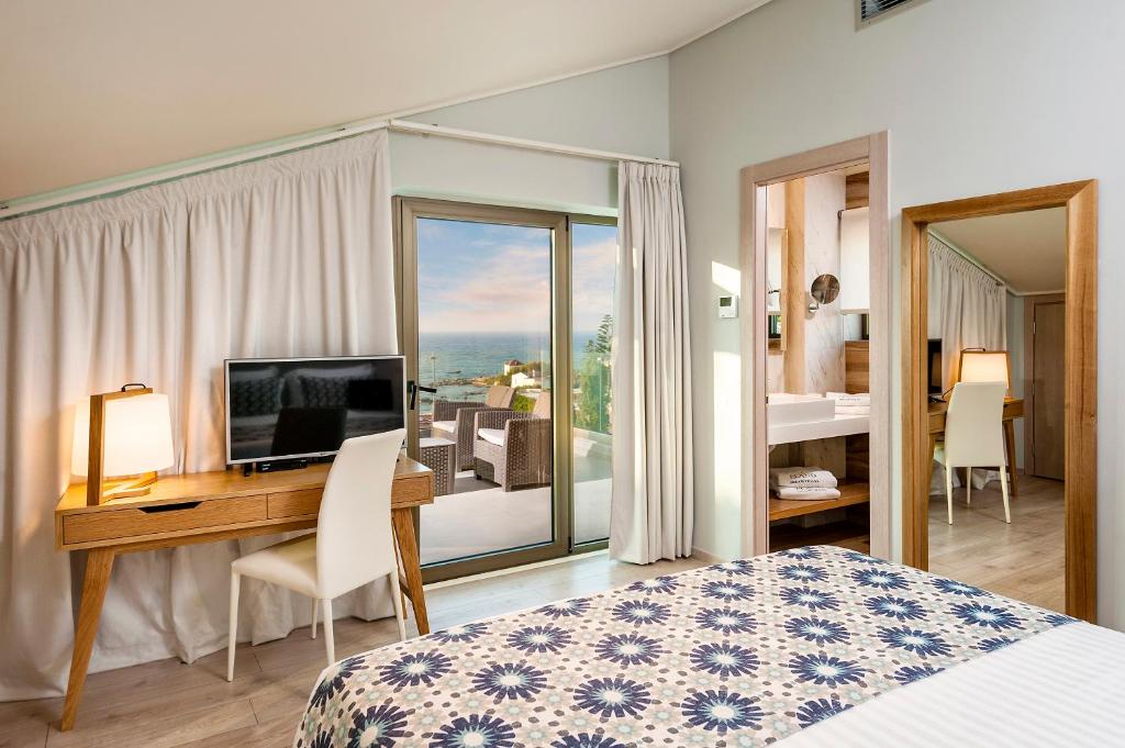 A bed or beds in a room at Eland Dream Villas