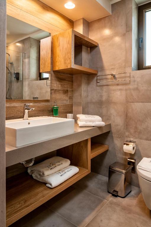 A bathroom at Eland Dream Villas