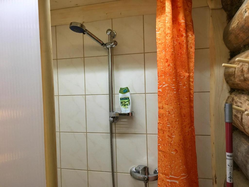 Koupelna v ubytování Hiie Talu