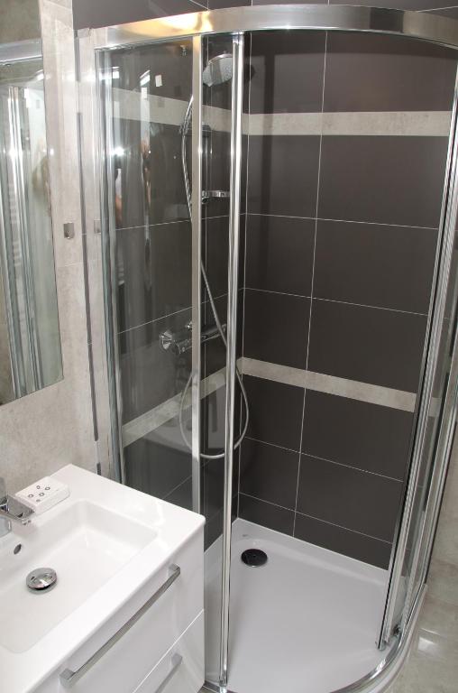 Kúpeľňa v ubytovaní Apartamenty Mariela-Kołobrzeg z garażem