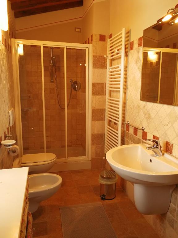 Łazienka w obiekcie Residence il Poggiolino
