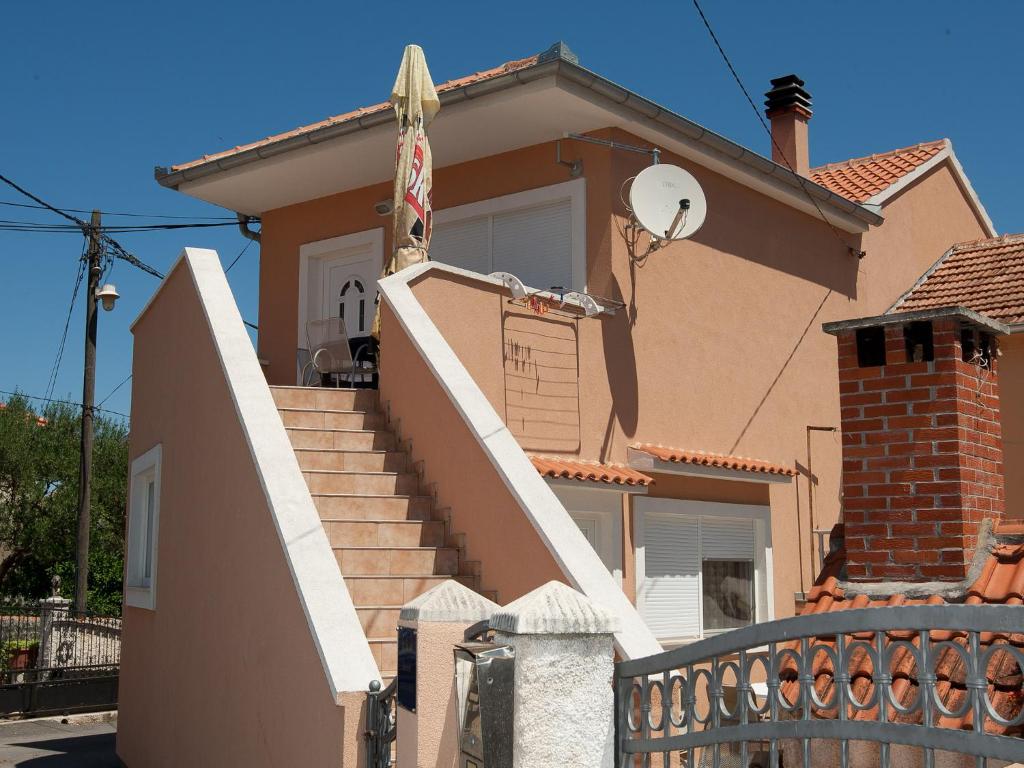 Budynek, w którym mieści się apartament
