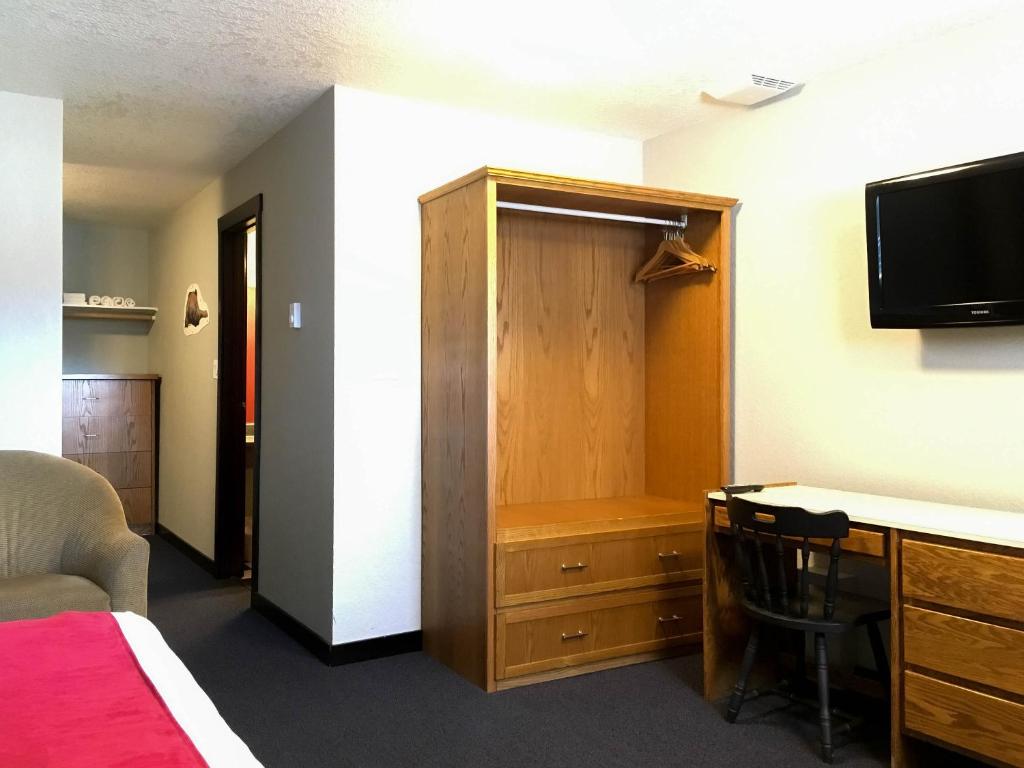 TV a/nebo společenská místnost v ubytování The Bulldog Hotel