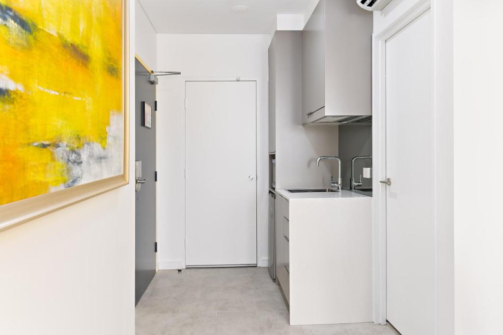 Kuchyň nebo kuchyňský kout v ubytování Value Suites Green Square