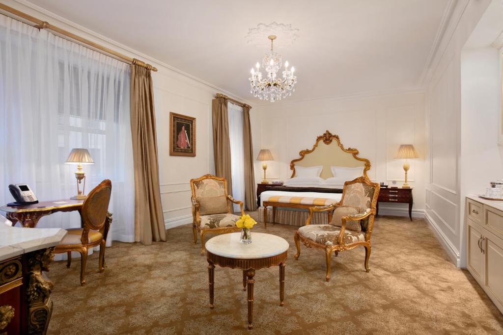 The Plaza - Grand Luxe Room