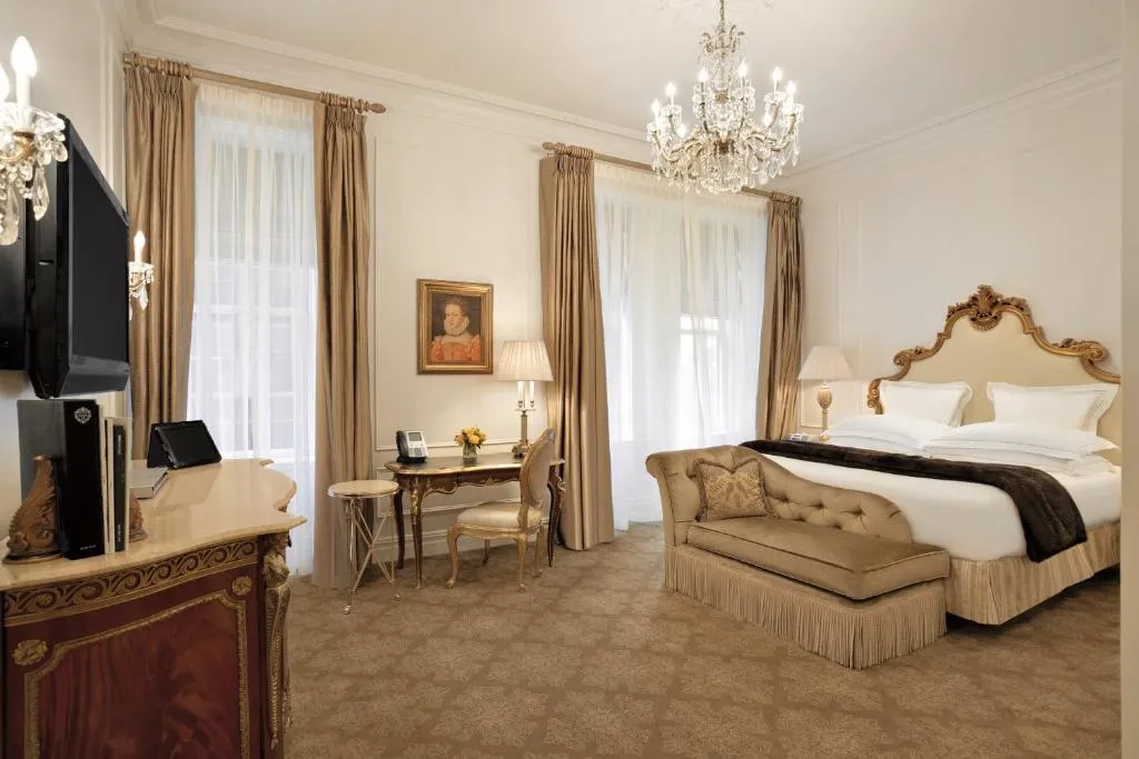 Deluxe King Room