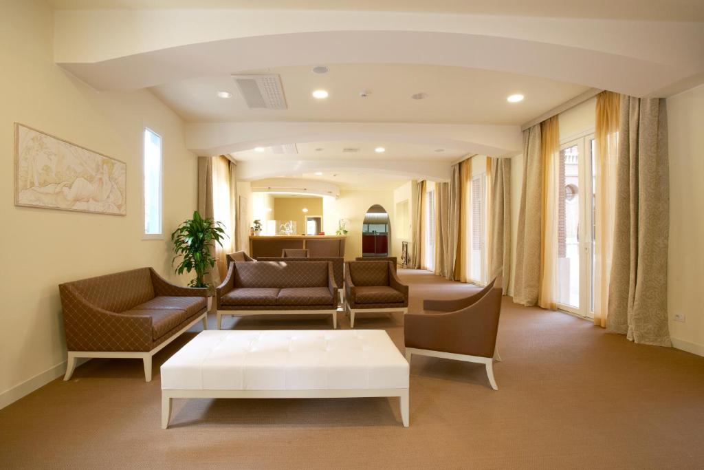 Posezení v ubytování San Francesco Hotel