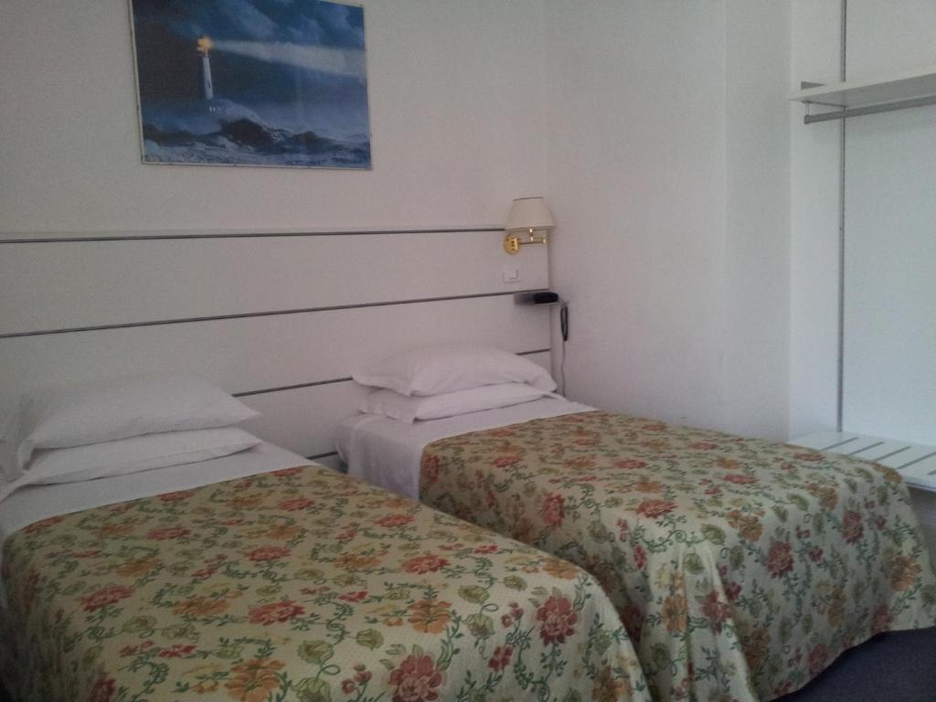 เตียงในห้องที่ Hotel Post