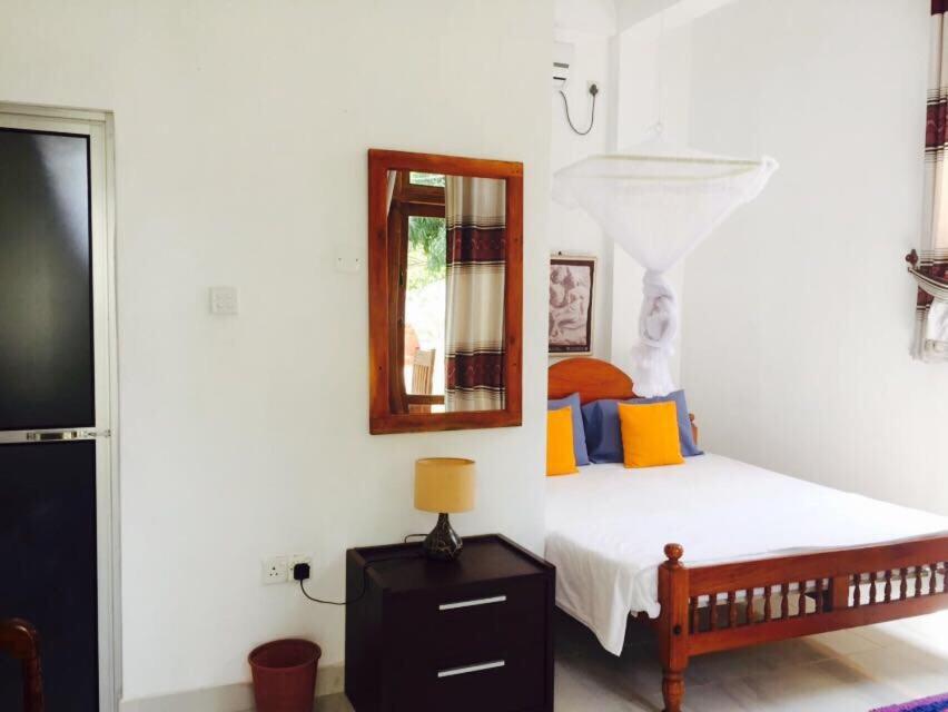 Sanctuary Cove Guest House - Double Room With Private Bathroom