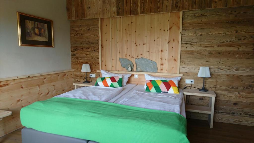 Postel nebo postele na pokoji v ubytování Hotel & Auberge le Journal