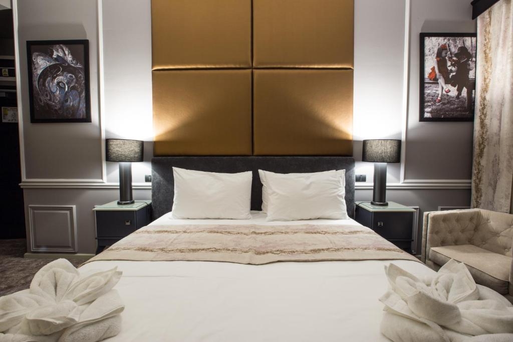 Postel nebo postele na pokoji v ubytování Peninsula Boutique Hotel