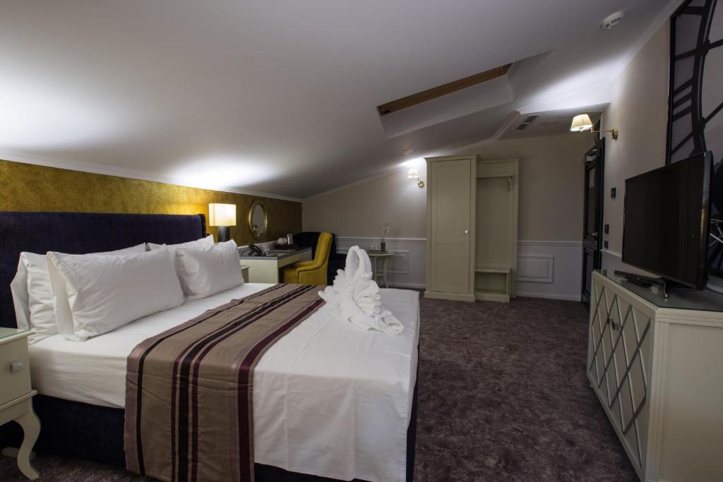 TV a/nebo společenská místnost v ubytování Peninsula Boutique Hotel