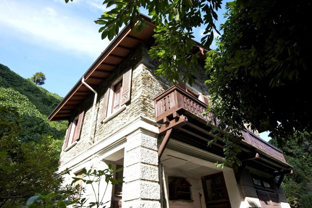 a building with a balcony on top of it at Villa Scagliola in Verbania