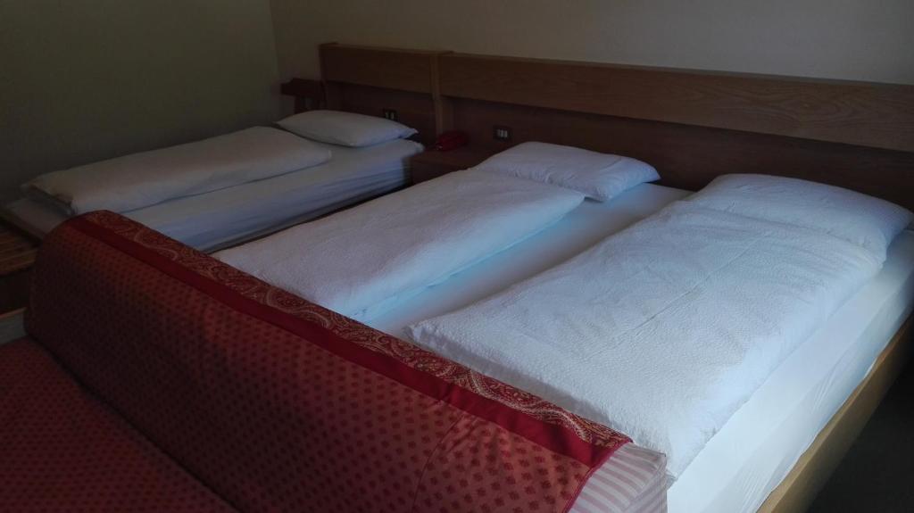 Postel nebo postele na pokoji v ubytování Garnì Astor