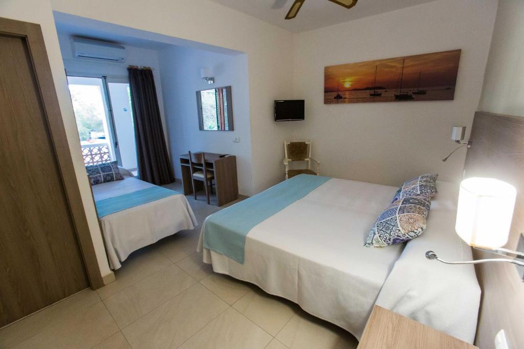 Hotel Tagomago - Triple Chambre Avec Balcon