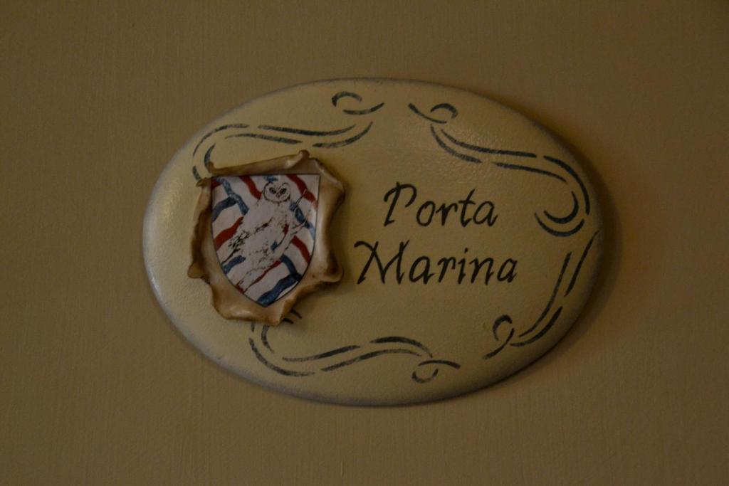 a plate with a sign that says tomato marina at Villa Funari Country House in Servigliano