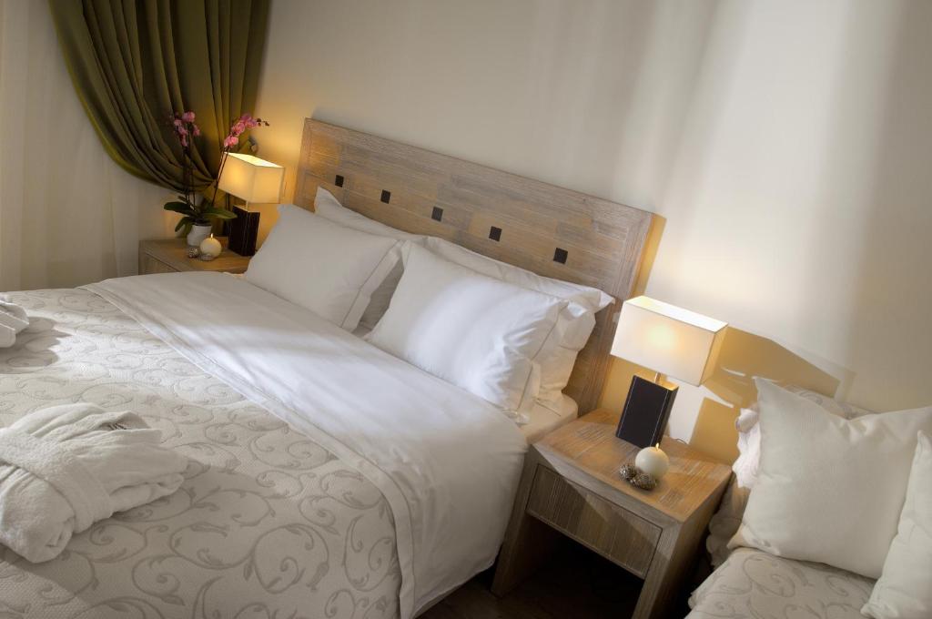 Postel nebo postele na pokoji v ubytování Portes Beach Hotel