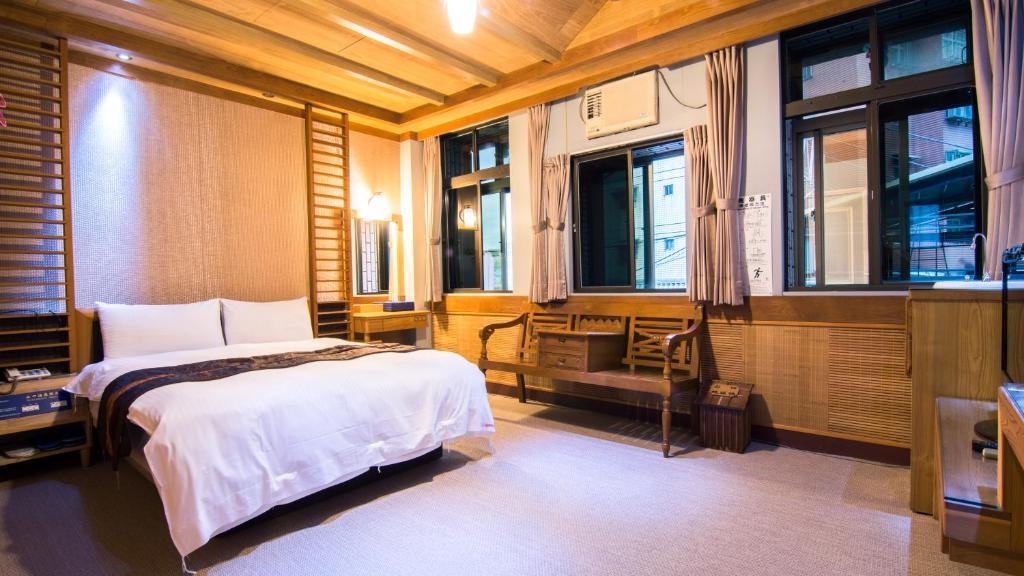 Postel nebo postele na pokoji v ubytování Shankou Hotspring Hotel
