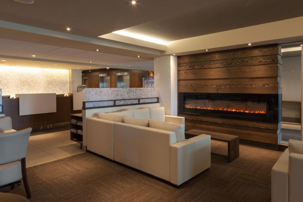 Posezení v ubytování Hôtel & Suites Normandin Québec