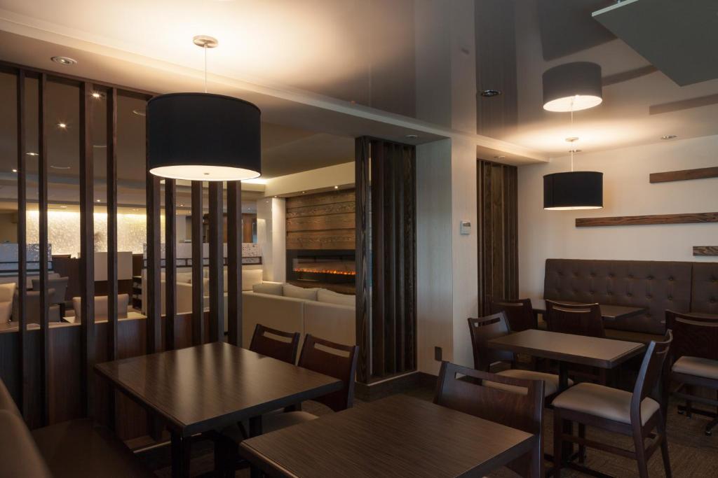 Posezení v ubytování Hôtel & Suites Normandin Québec