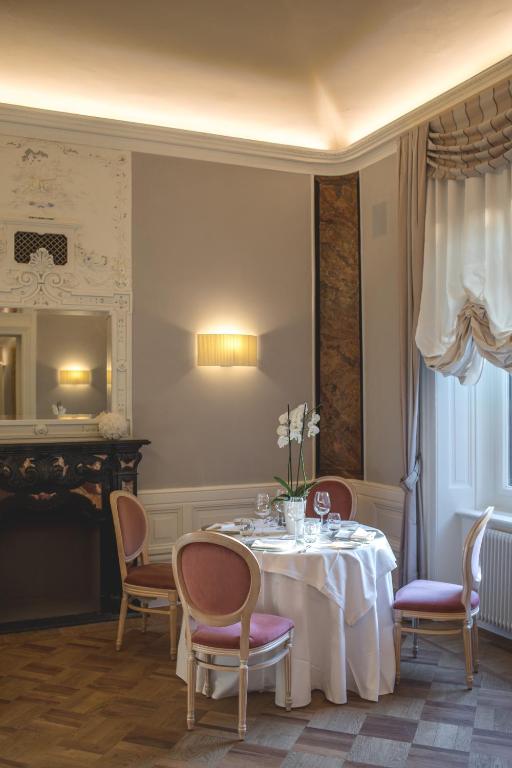 Posezení v ubytování Camin Hotel Luino