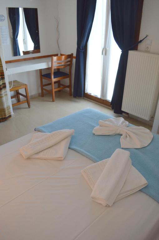 Postel nebo postele na pokoji v ubytování Mantraki Hotel Apartments
